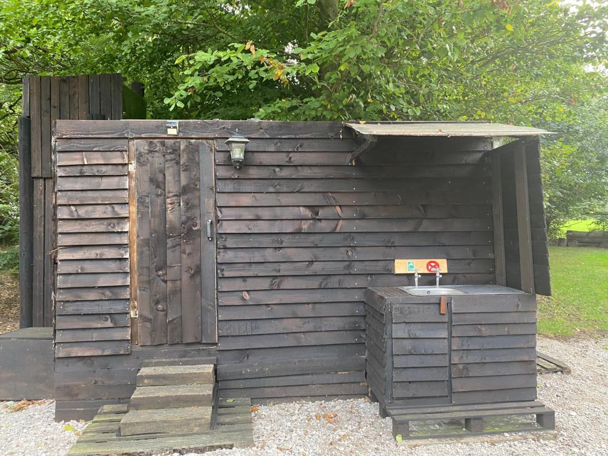 The Shepherd'S Hut - Wild Escapes Wrenbury Off Grid Glamping - Ages 12 And Over Baddiley Exteriör bild